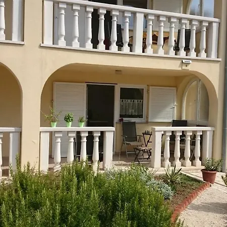 Aura 2 Apartamento *